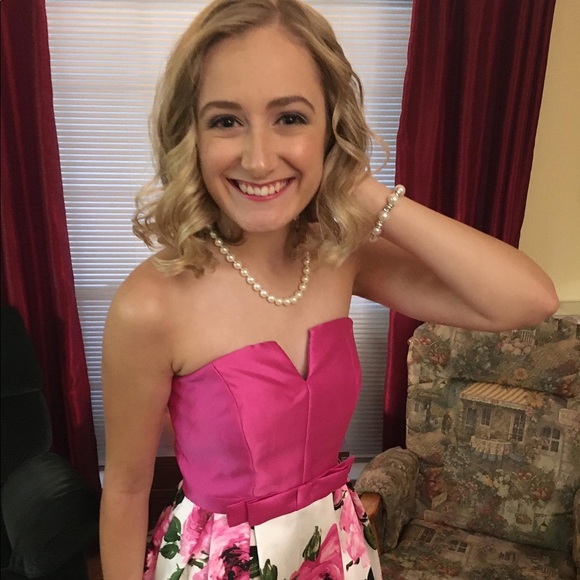 Meet your Posher, Sarah - Picture 3 of 7